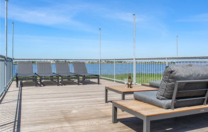 2 Bedroom Cozy Ship In Aalsmeer - Aalsmeer