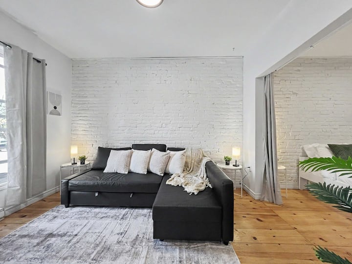 Condo 2 Ch + Cour Arrière | Stade Olympique - Montreal