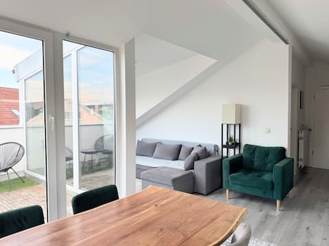 Top performing Airbnb: Bright terrace apartment near Olympiapark / BMW in Am Riesenfeld
