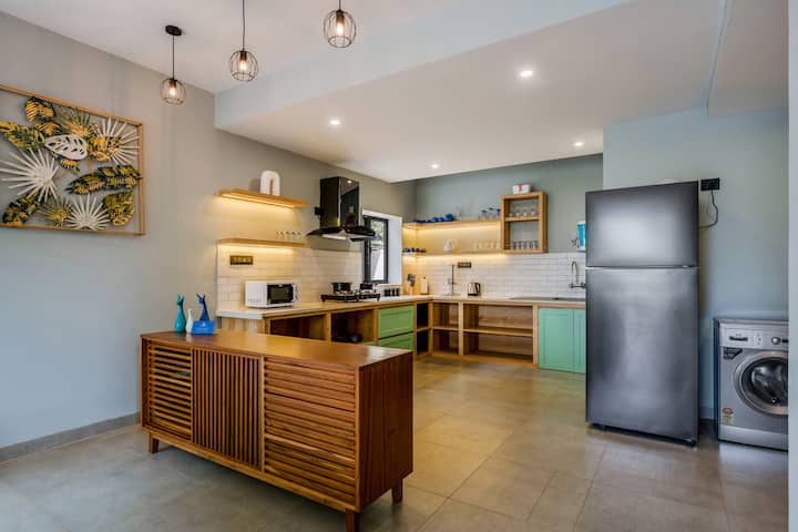 Full kitchen image 1