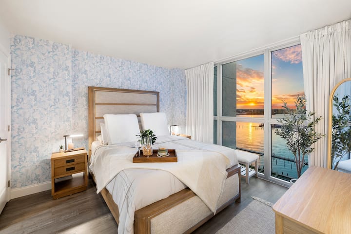 21st Floor Luxury Waterfront & Sunset Stay - Fort Myers, FL
