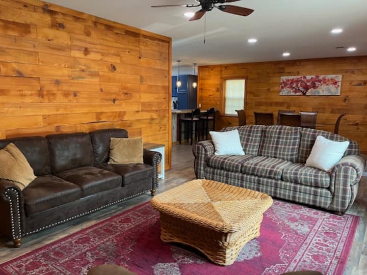 Cozy 2 Bedroom 1 Bath Near Greers Ferry Lake & Dam - Heber Springs, AR
