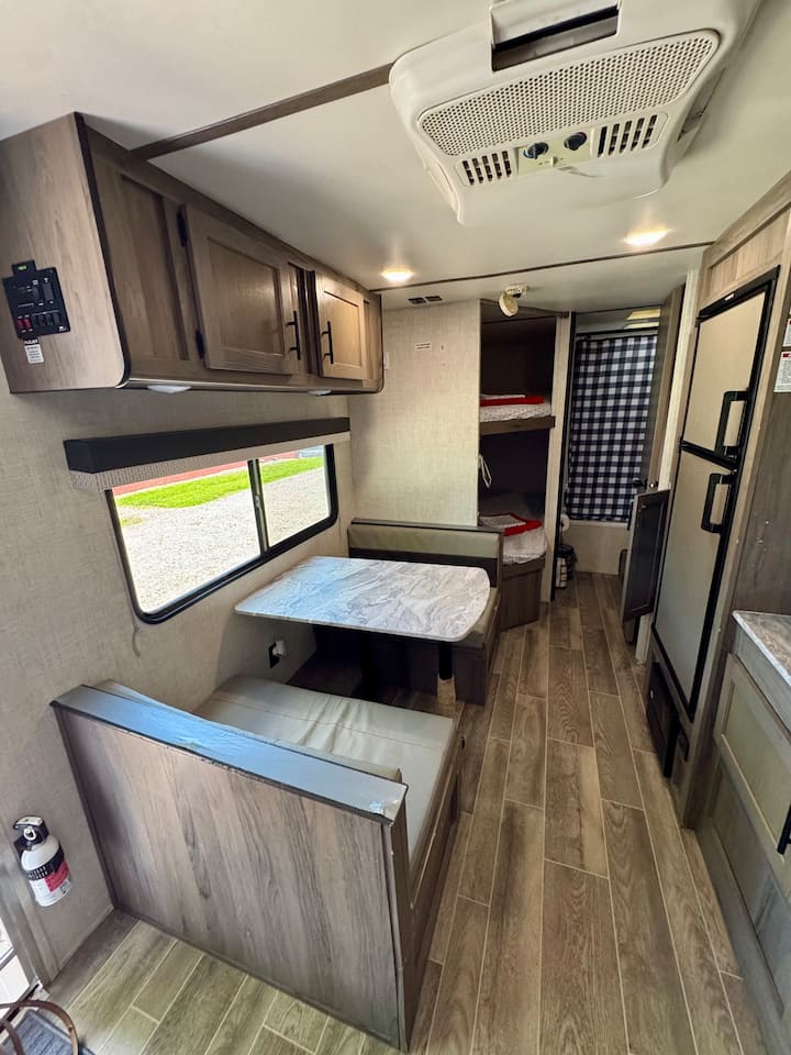 Camper, River Marina Amenities Included - Indiana
