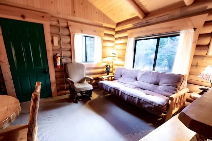 Cowboy Log Cabin, Mountain Views And Firepit - Bigfork, MT
