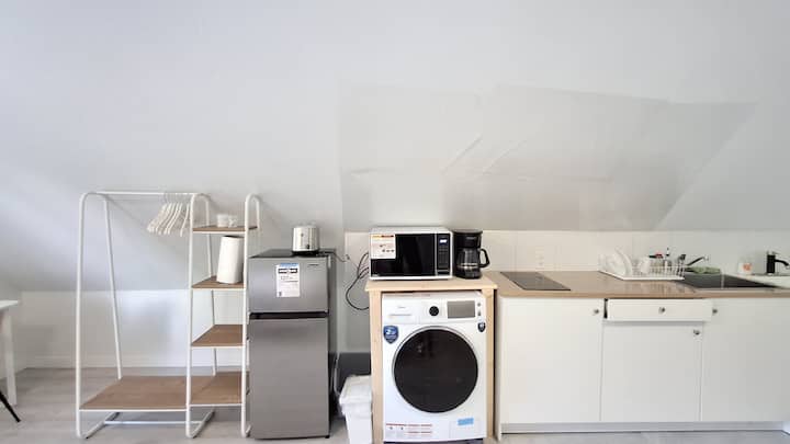 Lovely Private Spacious Studio 5 Min From Airport - Delta
