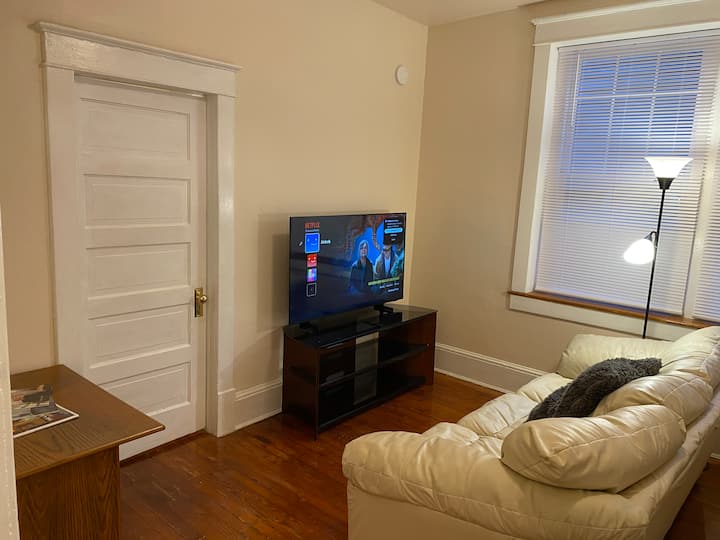 Cozy First Floor, Two Bedroom, One Bath Apartment. - ポーツマス, VA