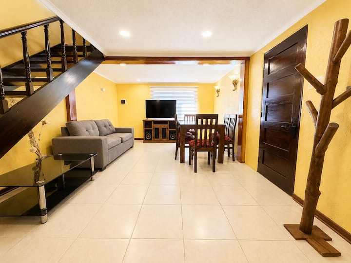 Casa Moderna Y Céntrica Con Parking - Quillota