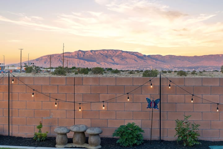 4br Sandia View Retreat | Fire Pit + Putting Green - Rio Rancho, NM