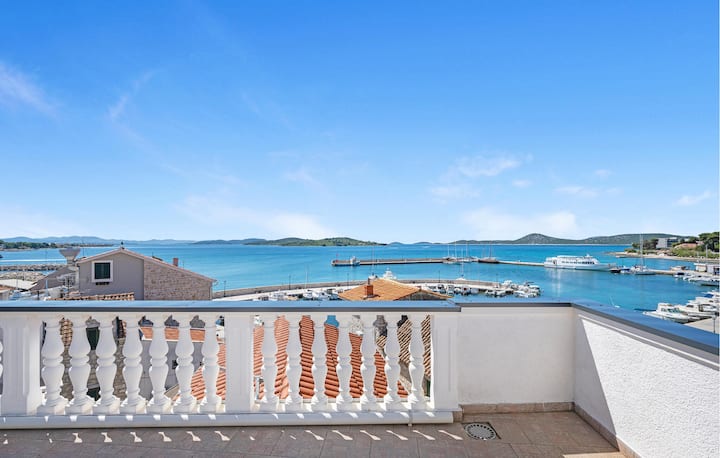 Beach Front Apartment In Vodice With Wifi - Tisno