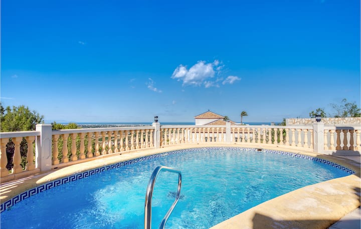 Beautiful Home In Dénia - Dénia