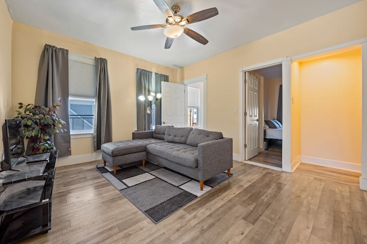 Great Amenities | Cozy | Walk To Hospital - New Britain, CT