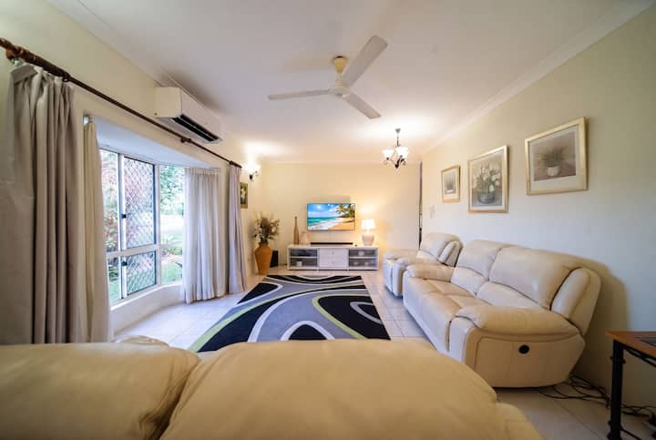 Family Oasis With Pool And Outdoor Entertaining - Townsville