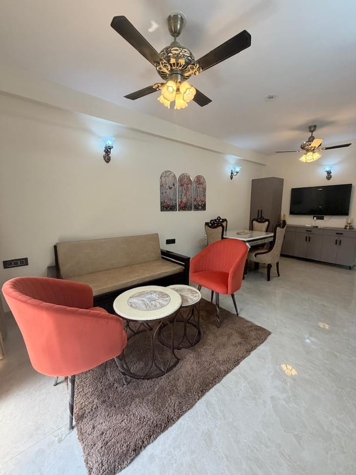 Modern 1bhk Apartment In South Delhi - Nueva Delhi