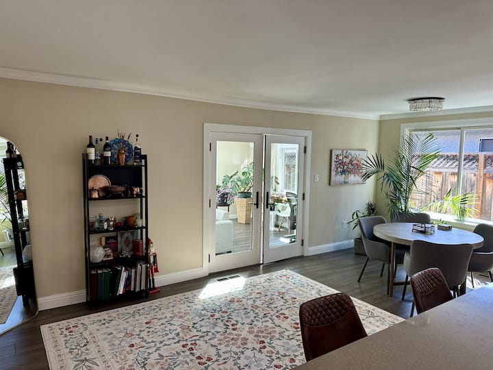 A Large Room In A Modern Renovated House - Los Gatos, CA
