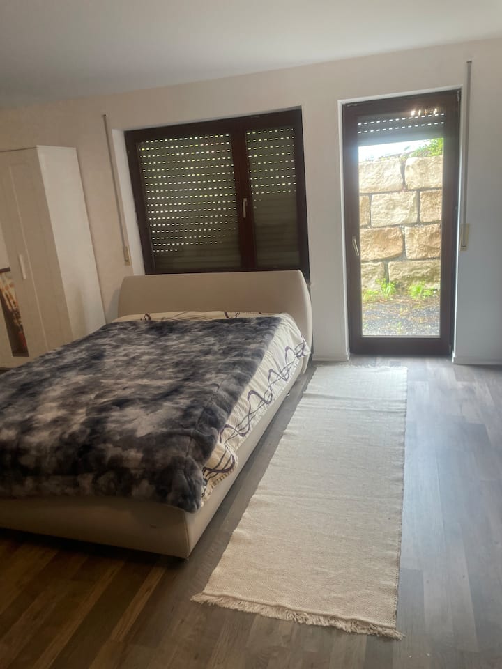 Helle 1-zimmer-wohnung Mit Terrasse – Ruhige Lage - Backnang