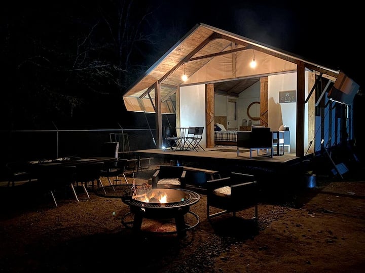 Lakefront Glamping Cabin Near Austin, Tx - Bastrop, TX
