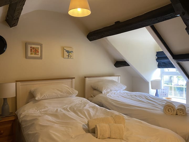 Twin Attic And Single Bedroom In Rural Market Town - Kirkby Stephen