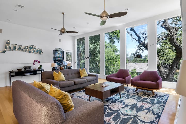 The Zilker Park Oasis with Heated Pool & Pinball