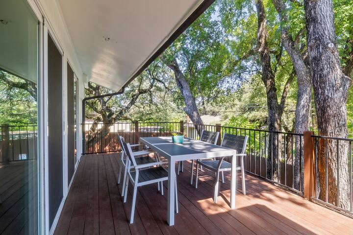 The Zilker Park Oasis with Heated Pool & Pinball gallery image 5