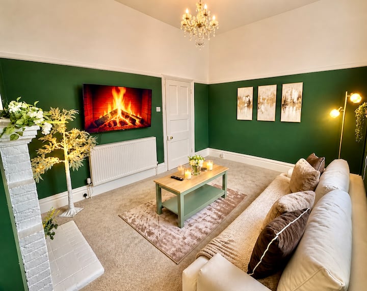 Historic Charming Seaside Apartment With Parking - Christchurch, UK