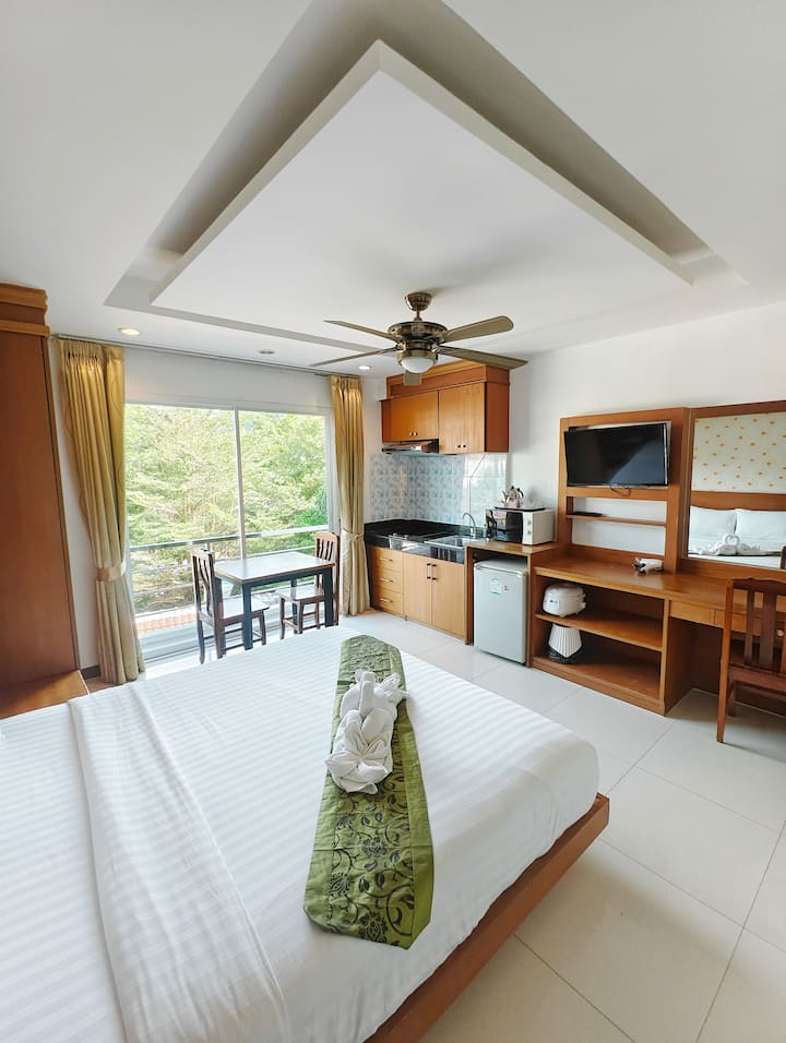 B-patongbeach/ Balcony Room/ Pool&lift /Centerarea - Patong Beach