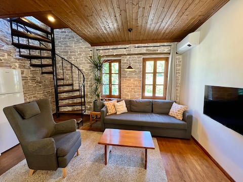 Top Airbnb: Our Townhouse - heart of old town in Gjirokastër