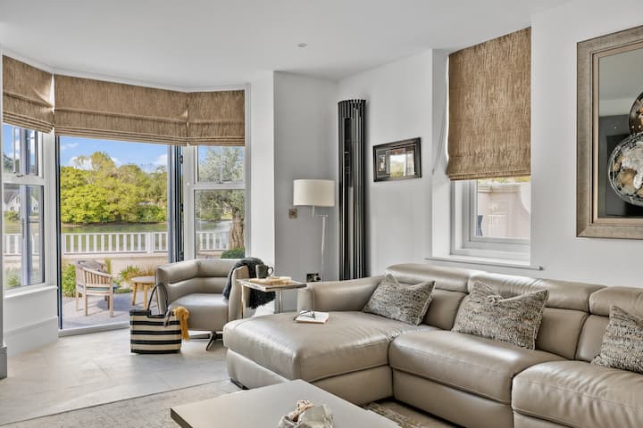 Spacious Luxury Waterfront Apartment With Parking - Kingsbridge