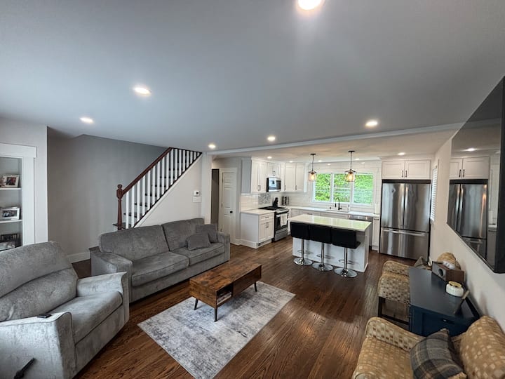 Home In Newtown Square - Devon, PA