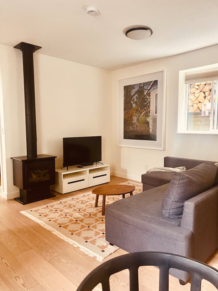 Fantastic Eastvan Ground Level Suite Near Downtown - Vancouver