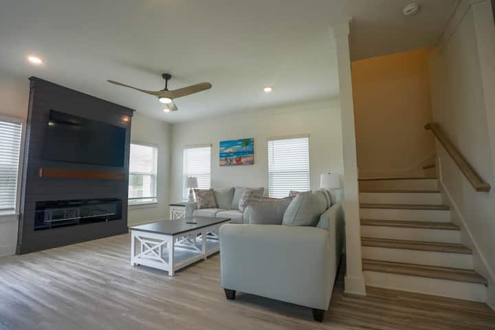 Stunning Coastal Retreat Offers Comfort And Luxury - Panama City Beach, FL