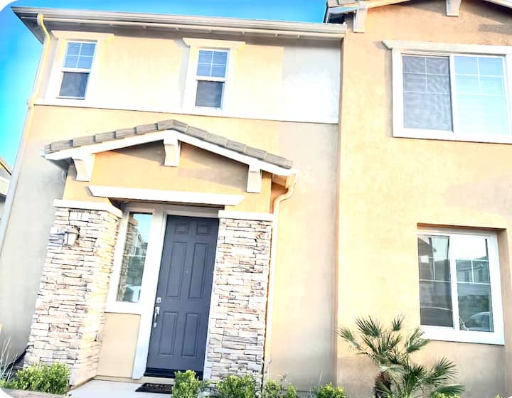 Comfort Family Stay• Airport, Mall & Dining Nearby - Fontana, CA