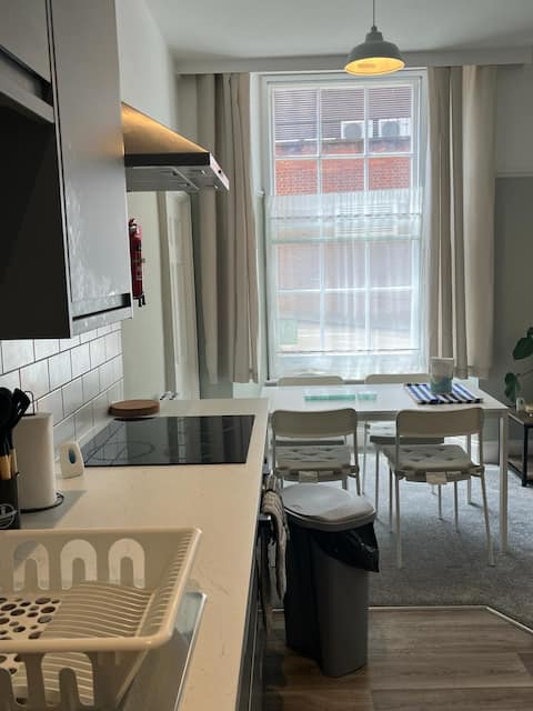 Top performing Airbnb: Stunning 2 bed apartment - central Norwich in Trowse With Newton