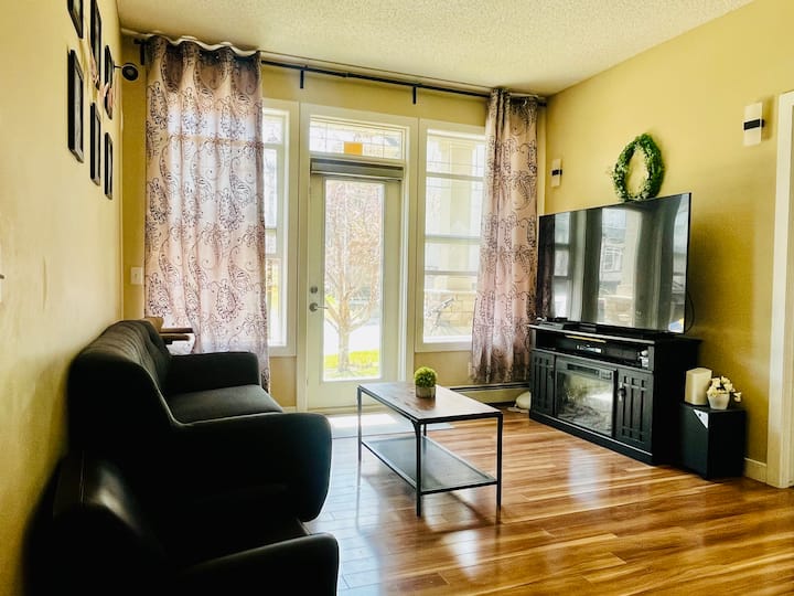 2bed 2bath Condo Perfect Stopover To The Rockies! - Calgary
