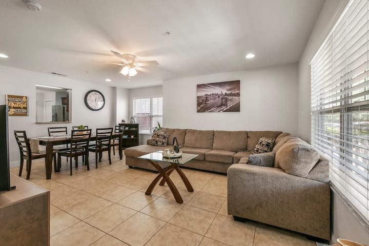 Comfy Town Home - Private - Right Off Highway - Gainesville, FL