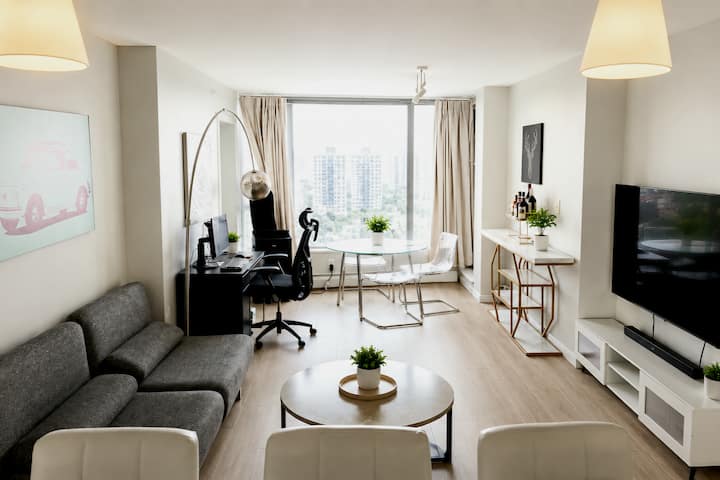 Stylish 2br/2ba Dt | View, Parking, Pool, Gym, Ac - Vancouver