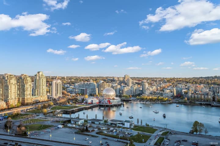 False Creek 2br/2ba | Water Views, Pool, Parking - Vancouver
