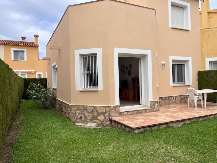 Chalet Adosado Con Jardín Privado En Oliva Nova - Oliva