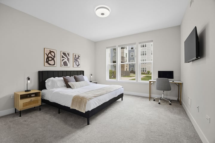Resort-Style 1BR Getaway | Pool, Sauna, Pickleball - Apartments