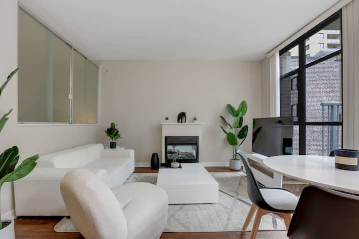 Downtown Van 2br Stay | Balcony + Workspace - Vancouver