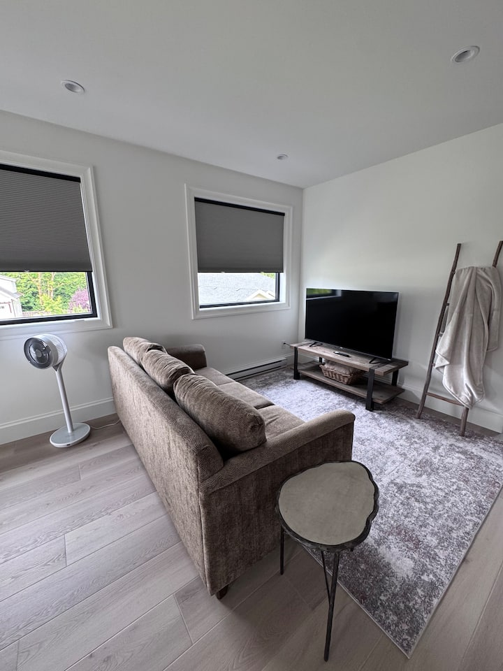 Private Coach House Near Fort Langley, Near Hwy 1 - Langley