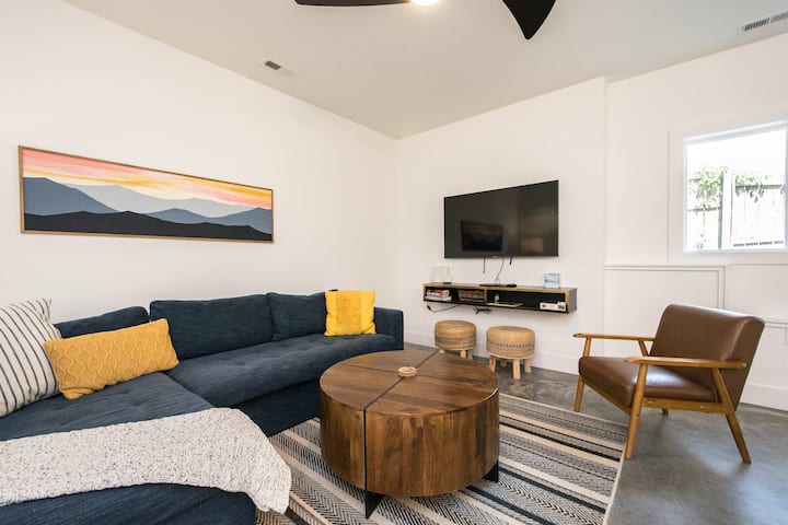 3br Retreat W/ Deck + Fire Pit | Sleeps 8 | Free T - Mountain Home, NC
