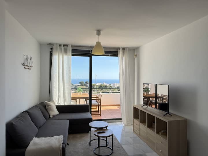 Apartamento Con Terraza, Vistas Al Mar Y Piscina - Nerja