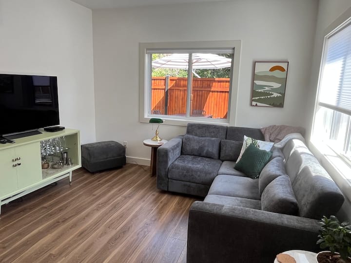 Stylish Carriage House In The Heart Of Penticton - Penticton