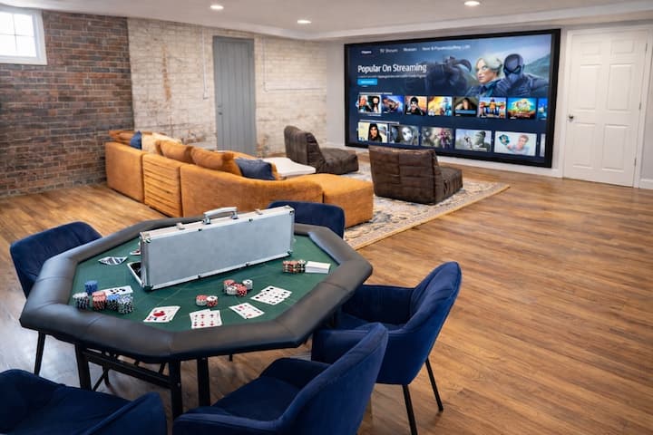 9 Br Movie Theater Duplex Near Cleveland Clinic! - 클리블랜드