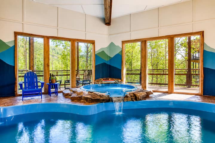 Indoor Pool • Hot Tub • Sauna • Movie Theater - Gatlinburg, TN