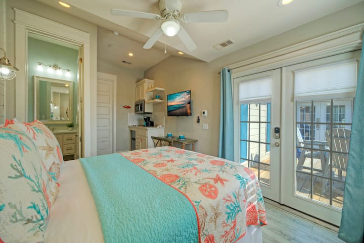 Walk To Trout St + Beach Studio + Patio - Aransas Pass, TX
