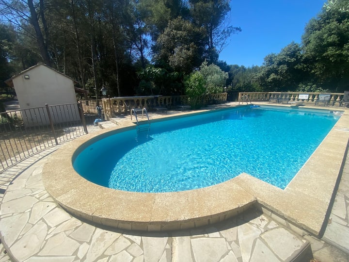 Studiowohnung Mit Terrasse - Pool, Tennis, Boulepl - Salon-de-Provence