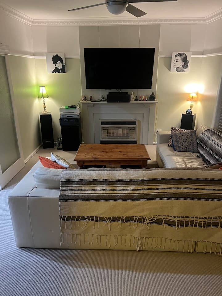 Wellness Focused Quaint Comfortable 2br Retreat - Sale