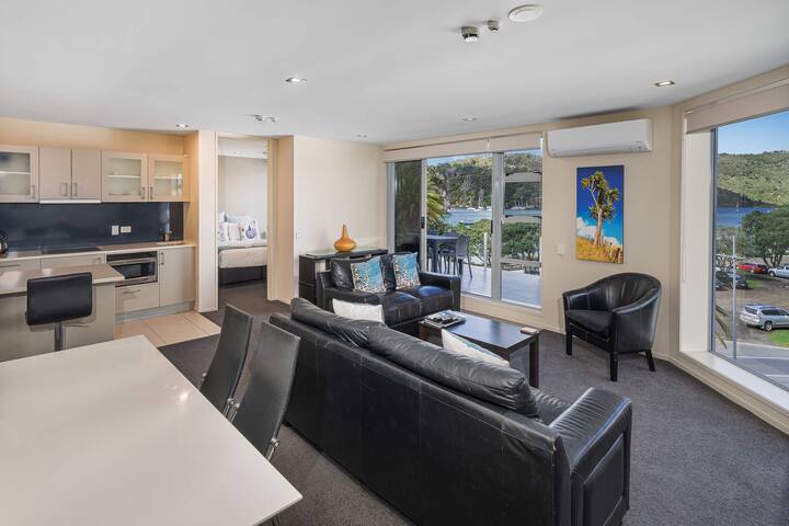 2 Bedroom Harbour View Super Apartment - Whitianga