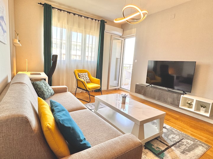 Workspace  Long Stays  Fast Wi-fi  King Bed - Podgorica